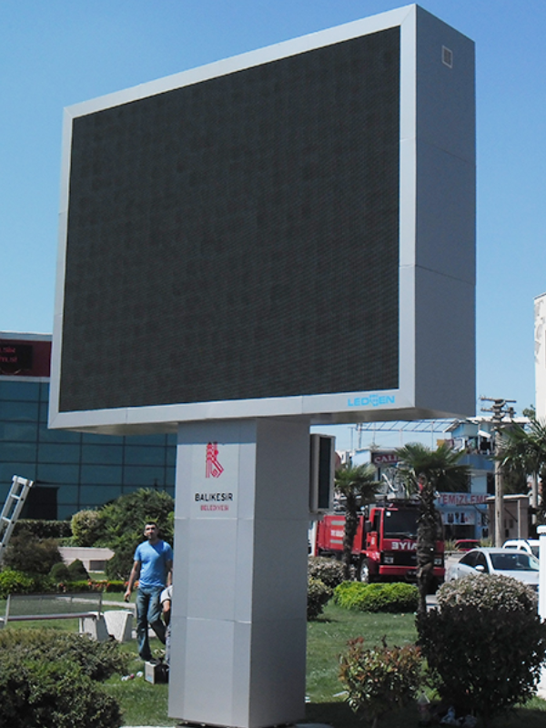 led totem reklamlari ile dijital acik hava pazarlamasinda yeni donem