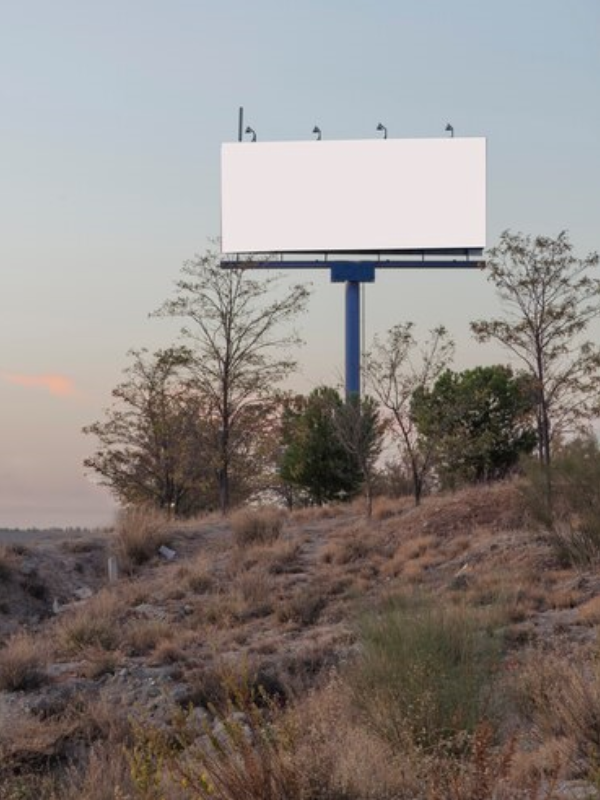 acik hava reklamciliginda dijital donusum akilli ekranlar ve etkilesimli teknolojiler