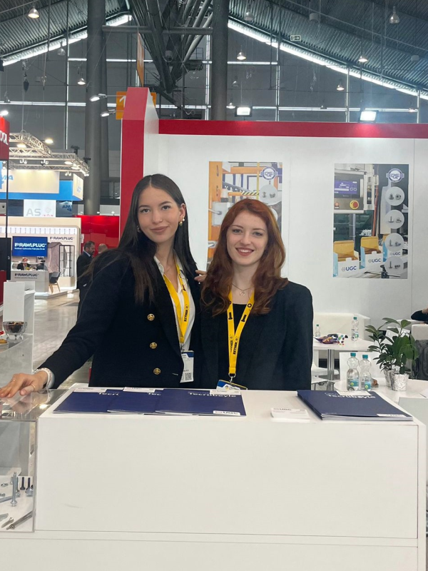 tanitim hostesi ve saha personelinin marka imajina etkisi