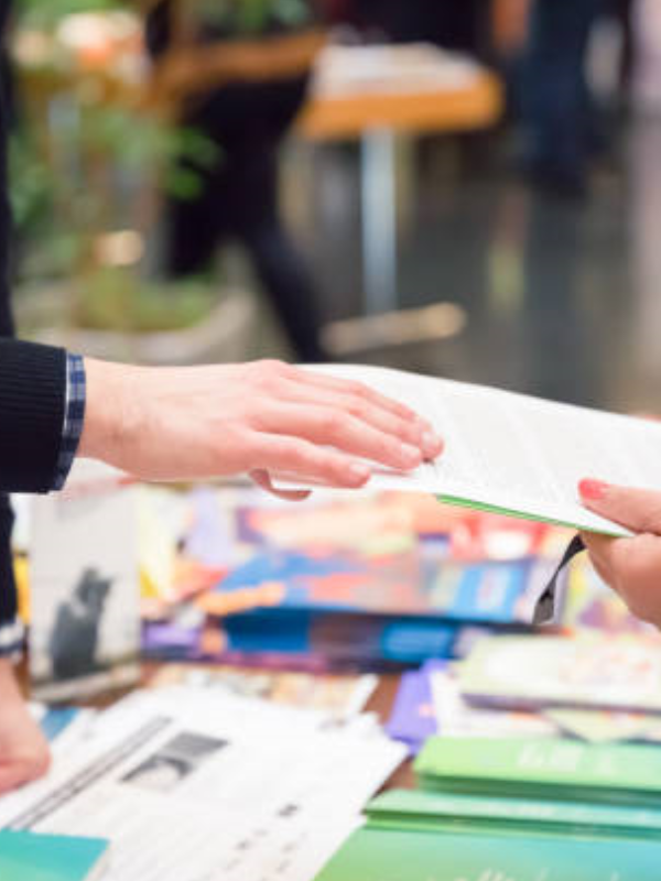 acik hava reklamciligi nedir markalar icin stratejik avantajlari