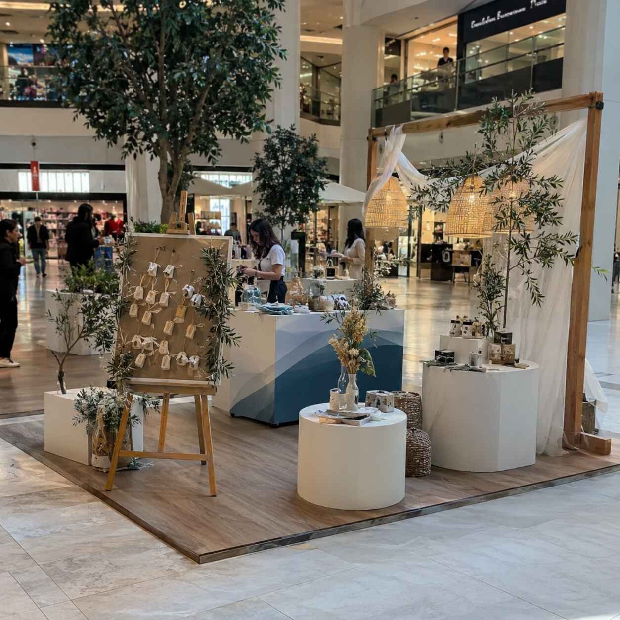 mavibahce avm de hafta sonu etkinligi icin stand kurgusu